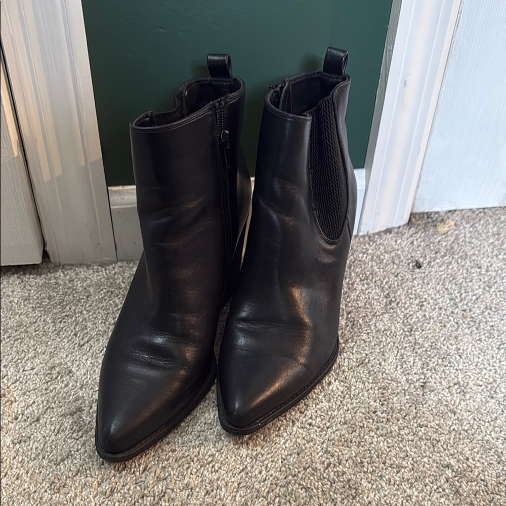 SOUL Naturalizer Black Ankle Booties with Pointed Toe